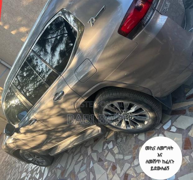 Toyota Land Cruiser 2022 Gold