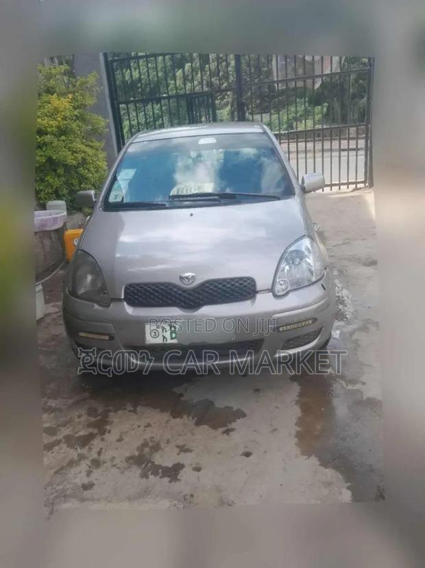 Toyota Vitz 2004 Gray
