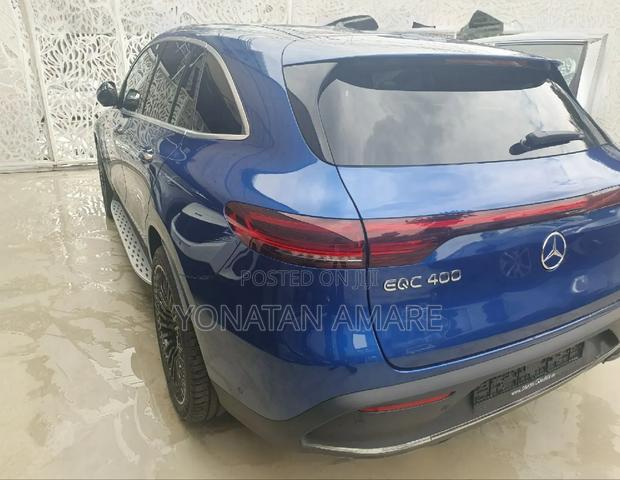 New Mercedes-Benz C400 2023 Blue