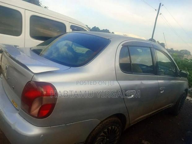 Toyota Platz 2001 Silver