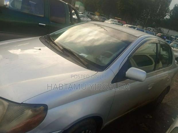 Toyota Platz 2001 Silver