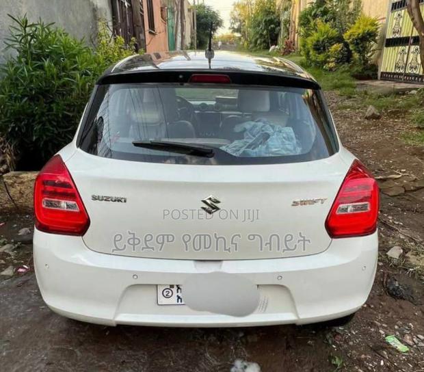 Suzuki Swift 2022 White