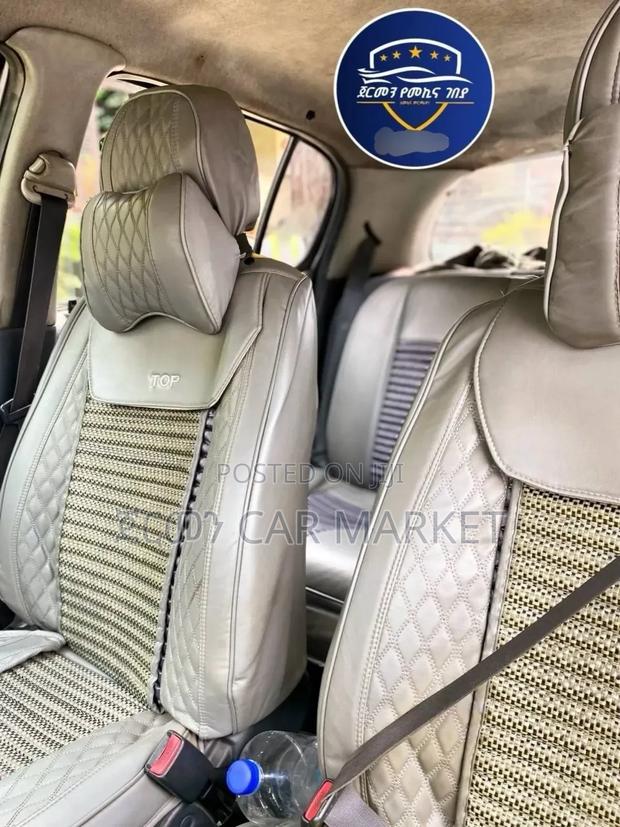 Toyota Vitz 2002 Silver