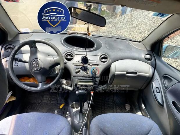 Toyota Vitz 2002 Blue