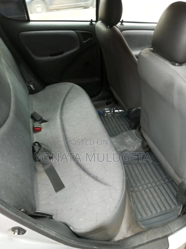 Toyota Vitz 2001 White