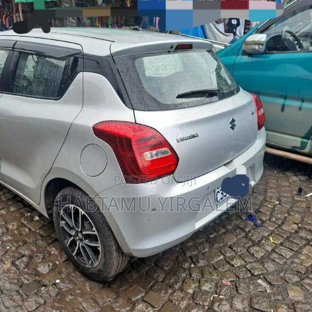 Suzuki Swift 2022 Silver
