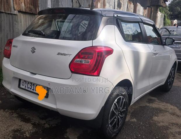Suzuki Swift 2022 White