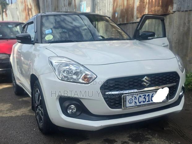 Suzuki Swift 2022 White