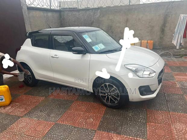 Suzuki Swift 2022 White