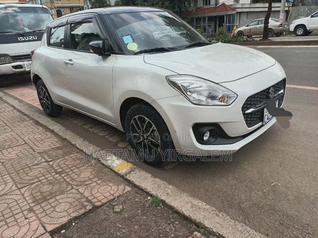 Suzuki Swift 2022 White