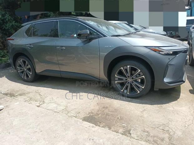 New Toyota bZ4X 2024 Gray