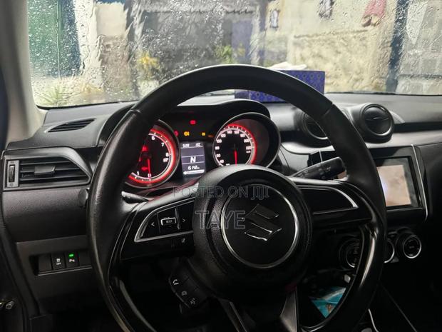 Suzuki Swift 2022 Gray