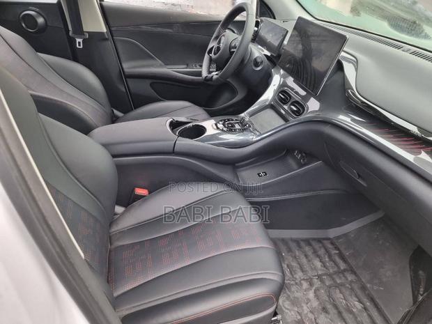 New BYD E2 43 kWh 94 hp FWD 2025 Silver