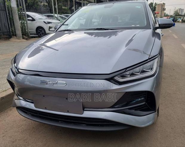 New BYD E2 43 kWh 94 hp FWD 2025 Silver