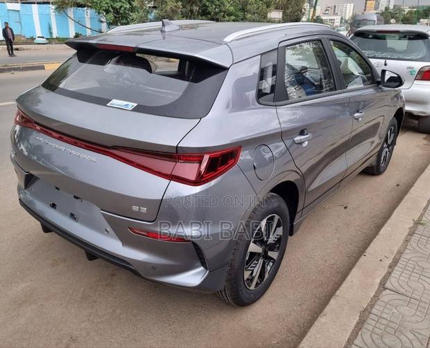 New BYD E2 43 kWh 94 hp FWD 2025 Silver