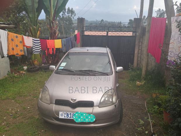 Toyota Vitz 2002 Gold