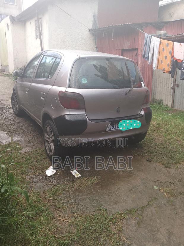 Toyota Vitz 2002 Gold