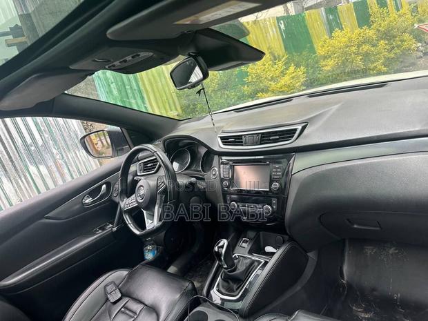 Nissan Qashqai 2018 Red