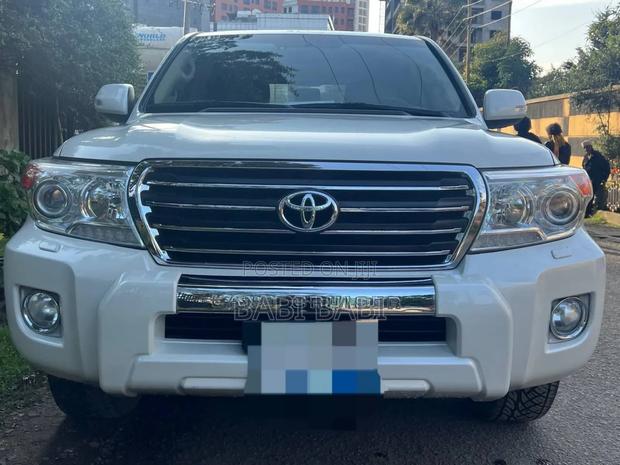 Toyota Land Cruiser 2015 White