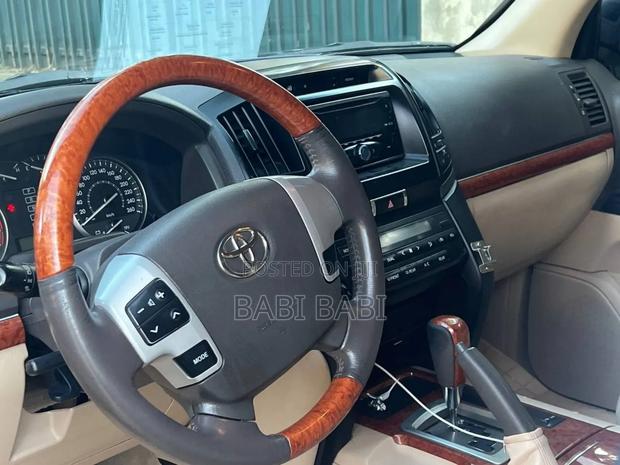 Toyota Land Cruiser 2015 White