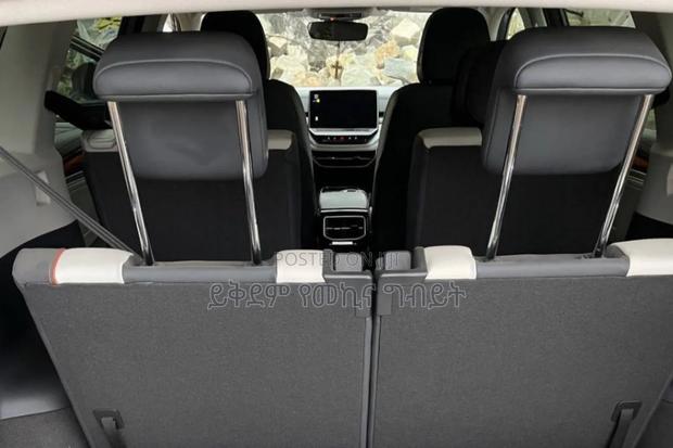 Volkswagen ID.6 2022 Silver