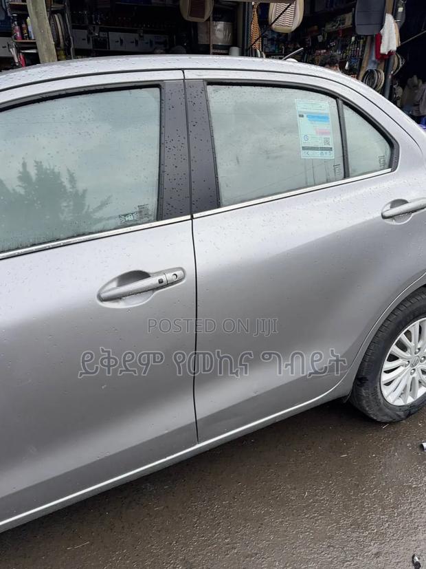 Suzuki Dzire 2022 Silver