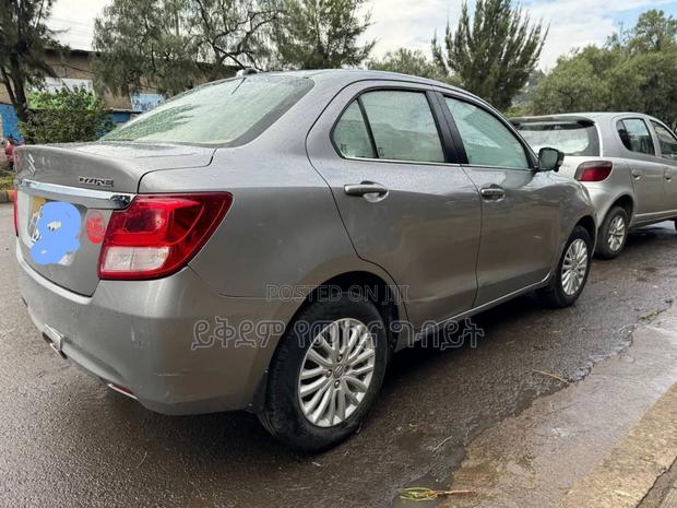 Suzuki Dzire 2022 Silver