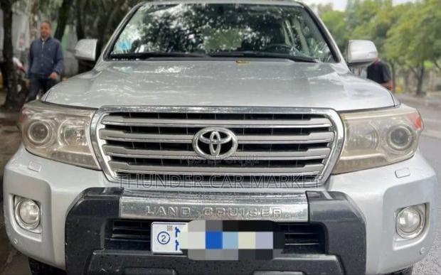 Toyota Land Cruiser 2014 Silver