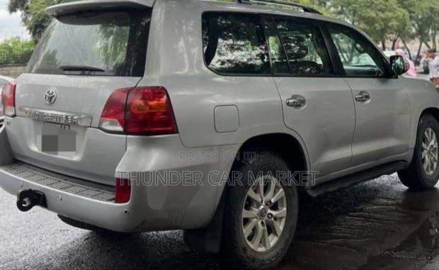 Toyota Land Cruiser 2014 Silver