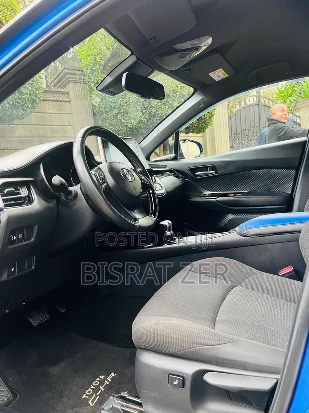 Toyota C-HR 2018 Blue