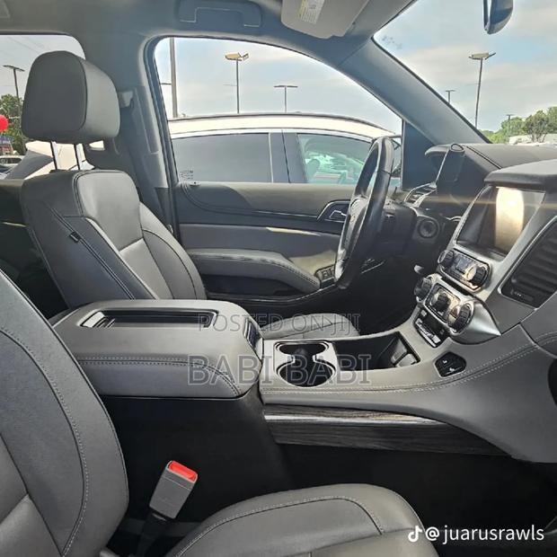 Chevrolet Tahoe 2019 Silver