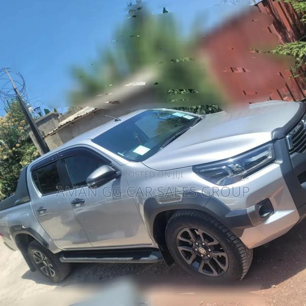 New Toyota Hilux 2021 Silver