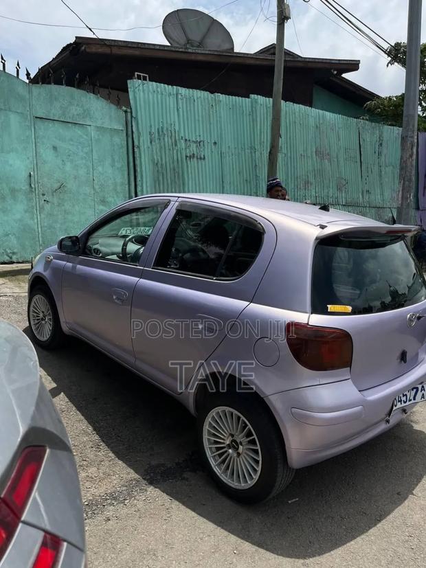 Toyota Vitz 2004 Teal