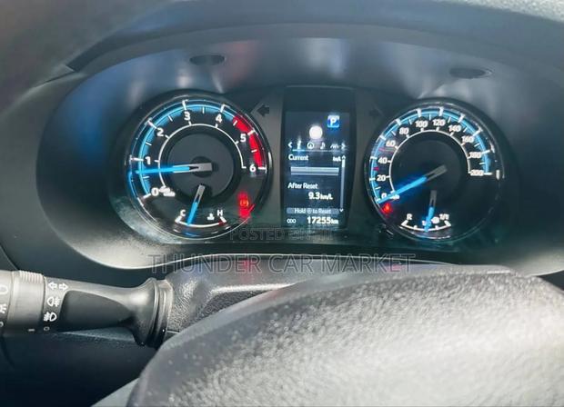Toyota Hilux 2022 Gray