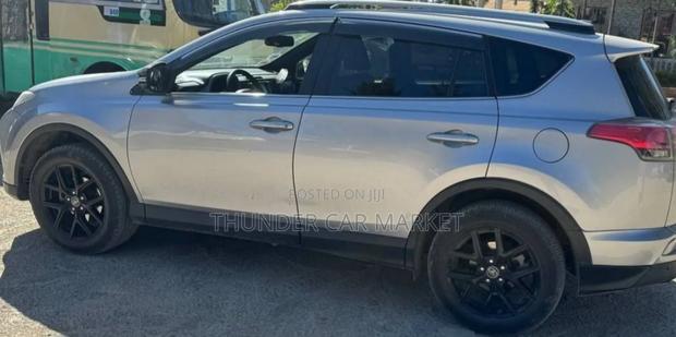 Toyota RAV4 2017 Silver