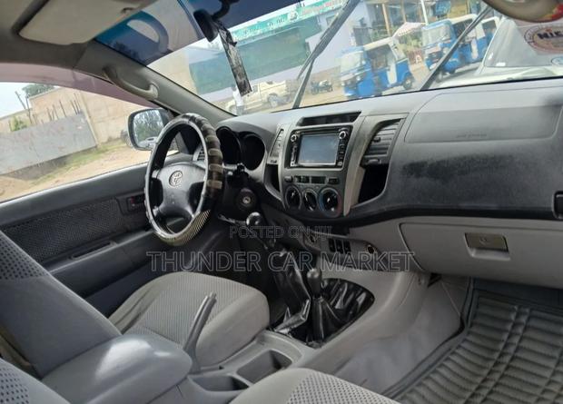 Toyota Hilux 2009 Gold
