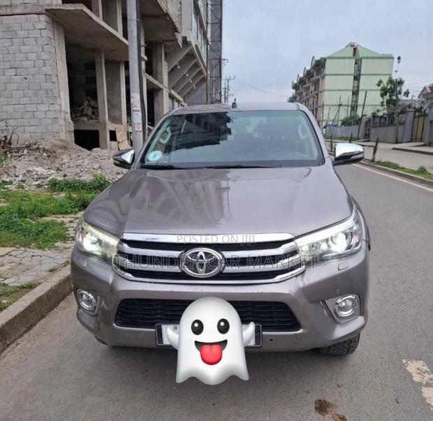 Toyota Hilux 2018 Gray