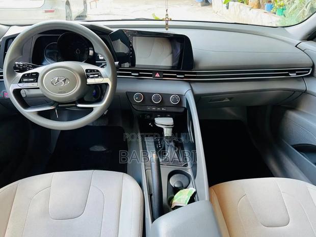 Hyundai Elantra 2021 White