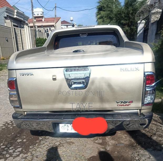 Toyota Hilux 2016 Gold