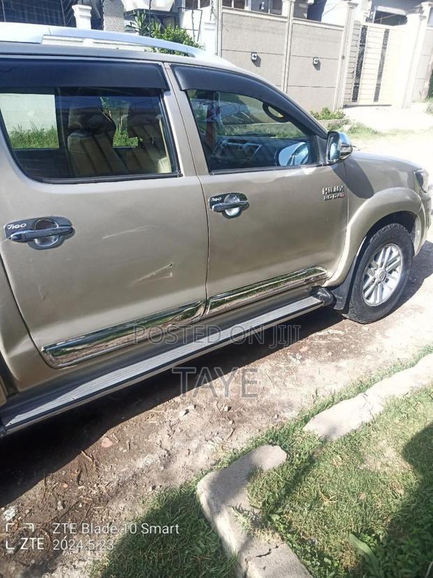 Toyota Hilux 2016 Gold