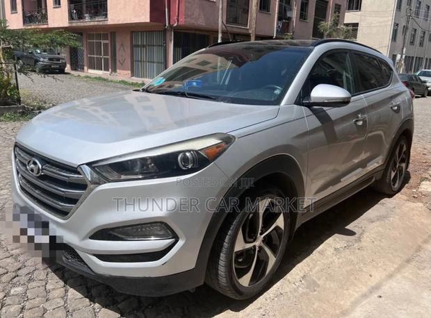 Hyundai Tucson 2017 Silver