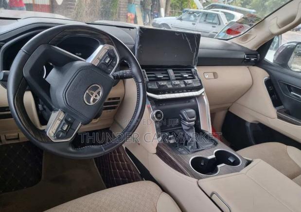 Toyota Land Cruiser 2023 Silver