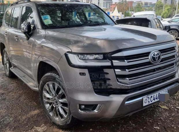 Toyota Land Cruiser 2023 Silver