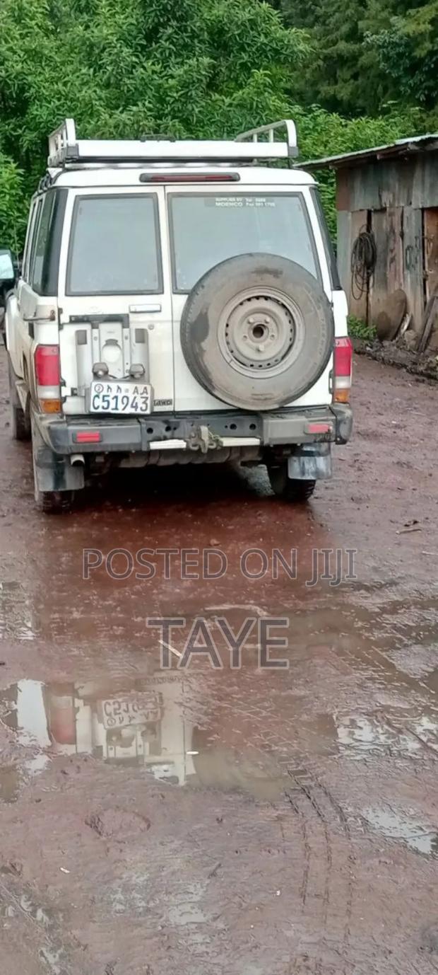 Toyota Land Cruiser 2016 White