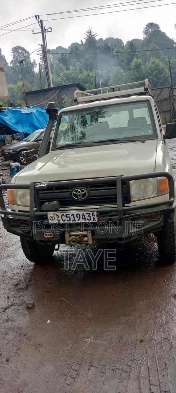 Toyota Land Cruiser 2016 White