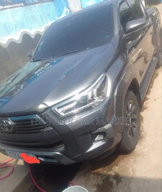 Toyota Hilux 2021 Gray