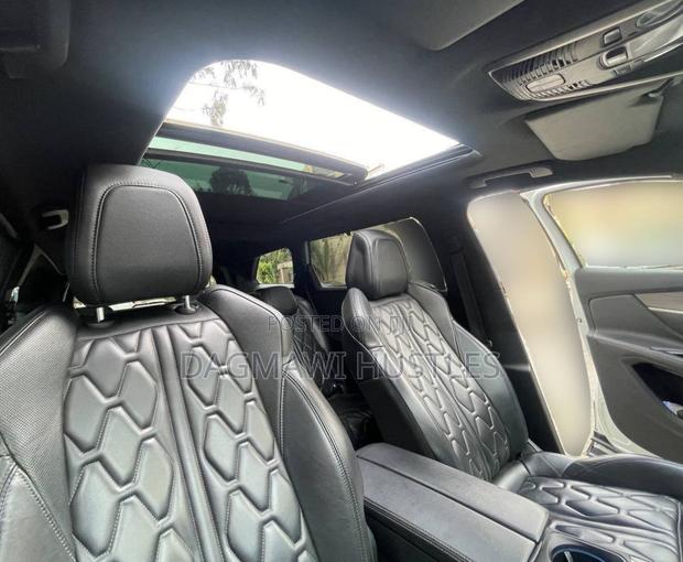 Peugeot 5008 2022 White