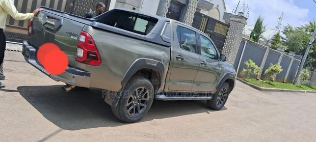 Toyota Hilux 2021 Gray