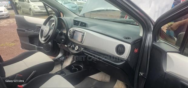 Toyota Yaris 2012 Gray