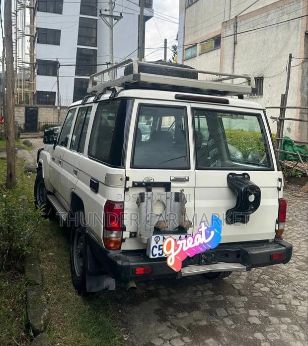 Toyota Land Cruiser 2016 White